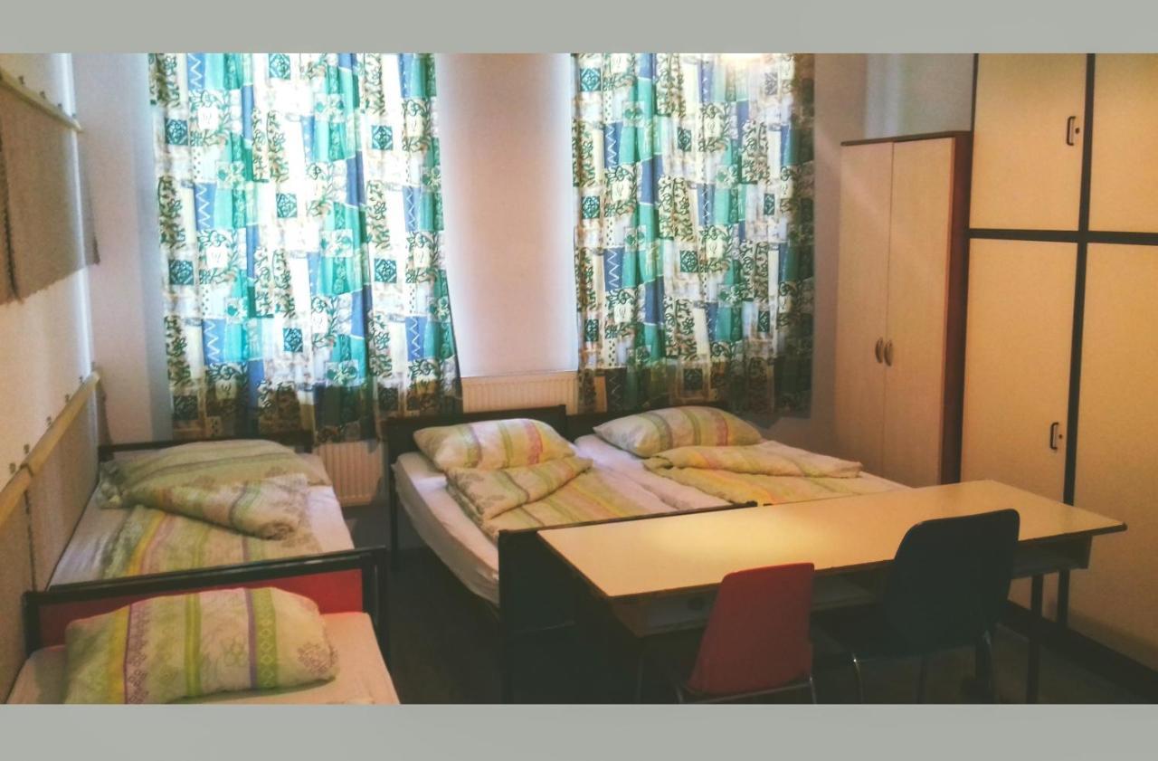 Romzsa Todor Kollegium Hostel Szeged Ngoại thất bức ảnh