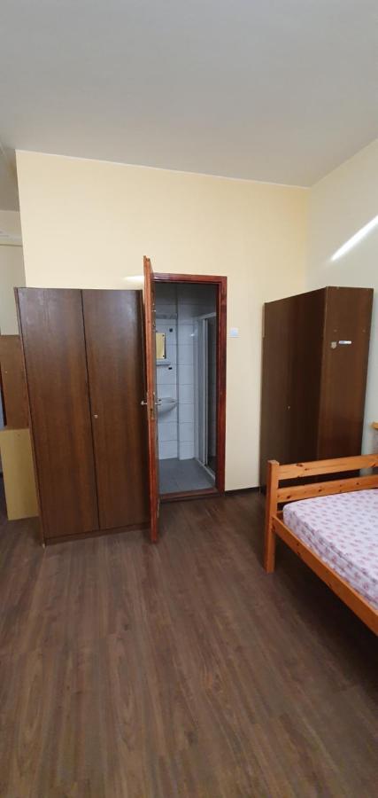 Romzsa Todor Kollegium Hostel Szeged Ngoại thất bức ảnh