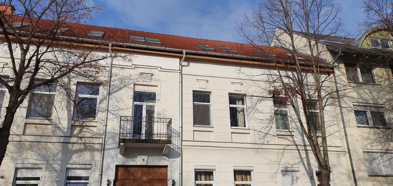Romzsa Todor Kollegium Hostel Szeged Ngoại thất bức ảnh